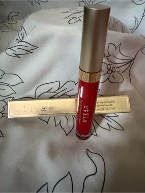 Stila Liquid Lipstick - Bold Red. Beso